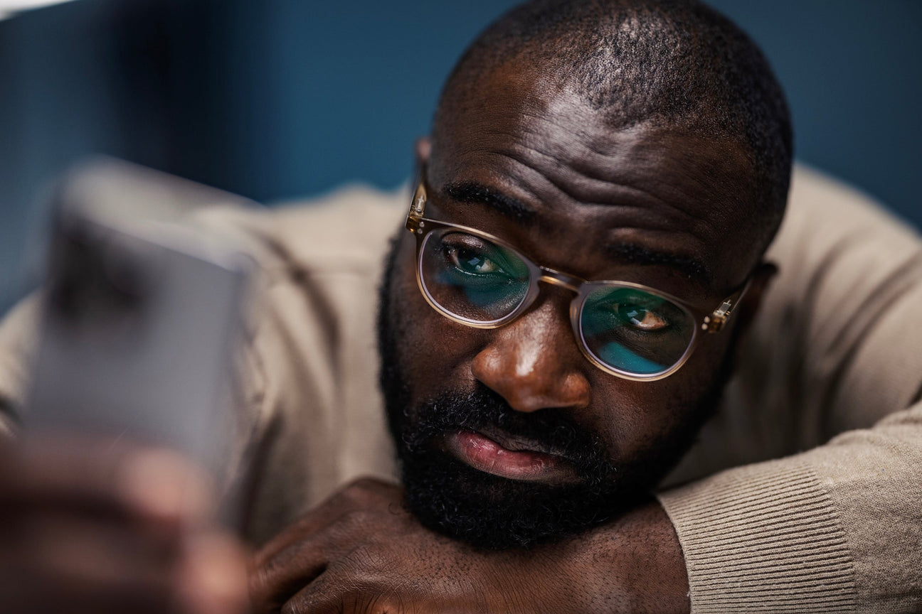 Screen Time & Eye Health: Simple Ways to Support Your Vision Indoors