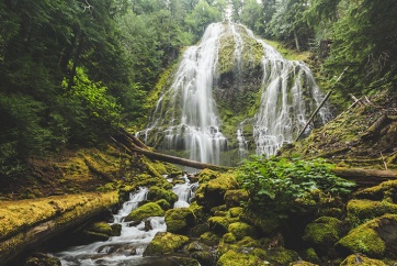 A beautiful Oregon waterfall.